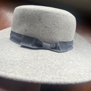 Elizabeth and James Wool Grey Felt Hat Like New